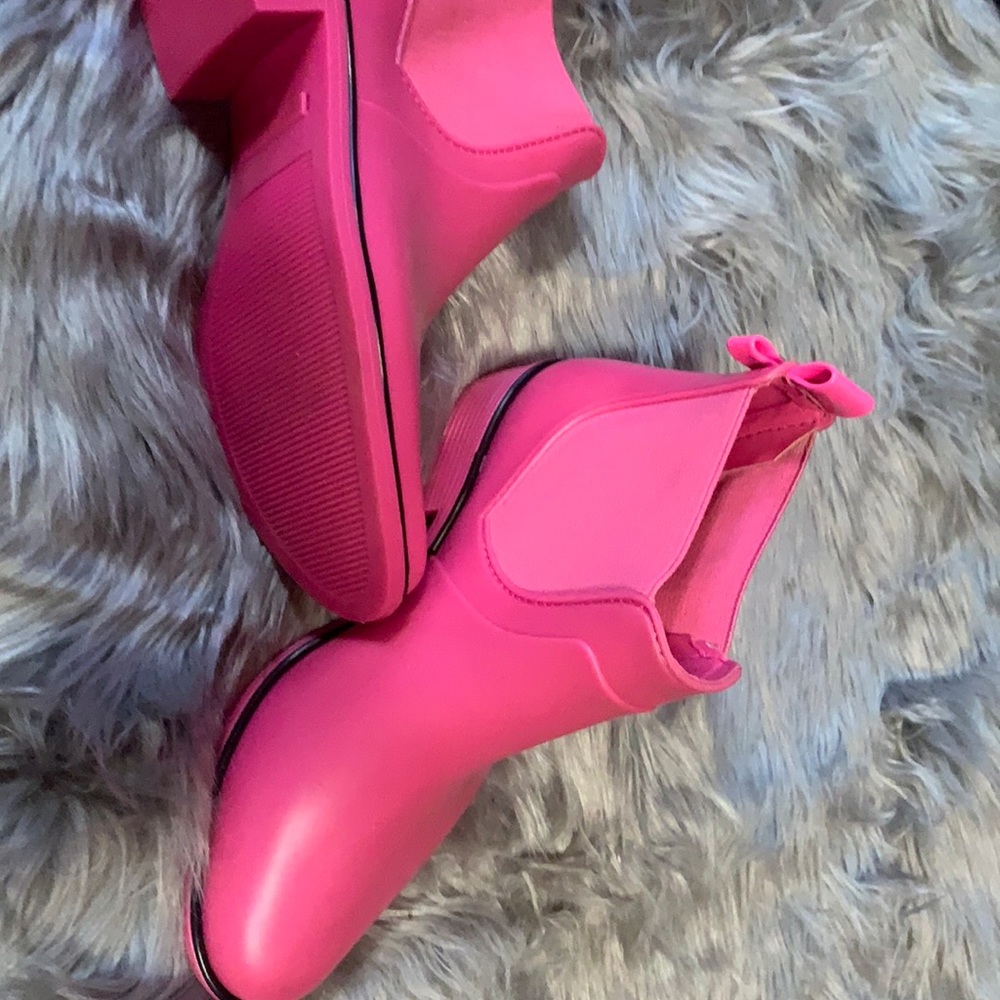Pink rainy ankle boots.